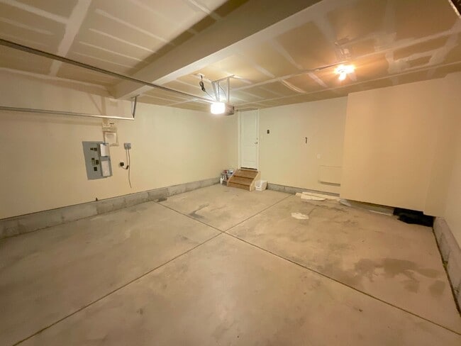 Building Photo - 3 Bedroom Home Available Near S Marksheffel Rd & Fontaine Blvd!