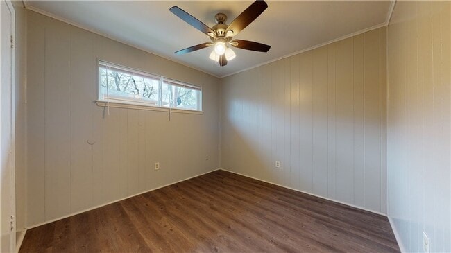 Building Photo - 204 Lynn Dr