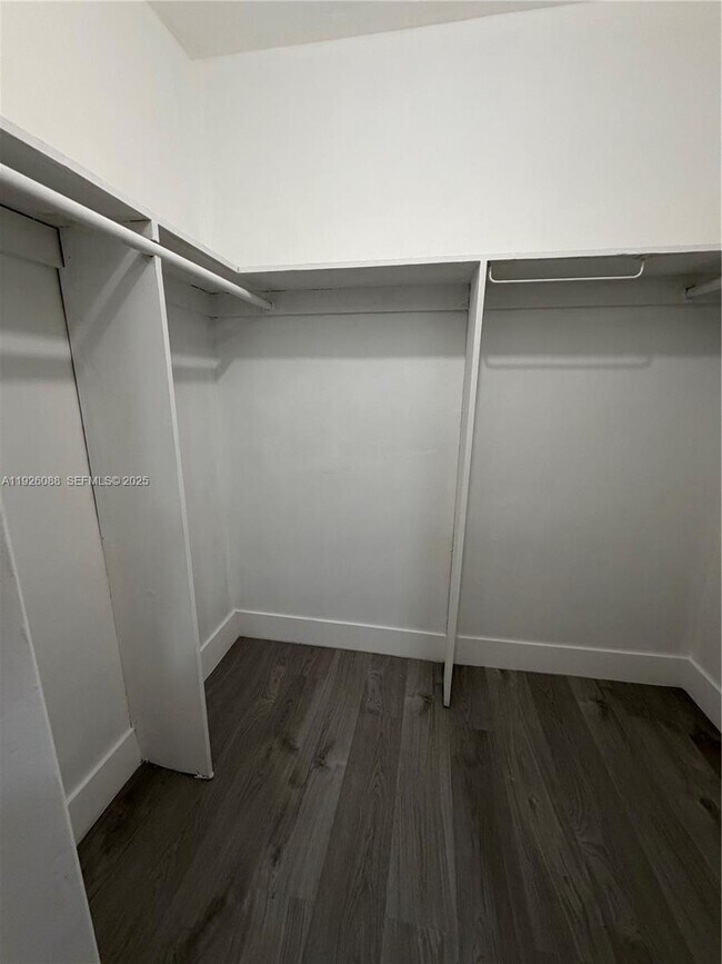 Building Photo - 324 Surfside Blvd