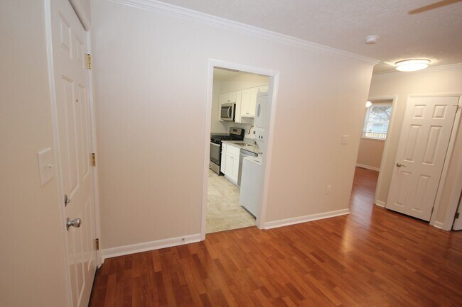 Building Photo - Renovated 2 Bedroom, 1 Bath Single-Family Home