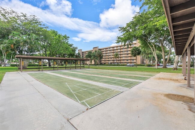 Building Photo - 4550 NW 18th Ave