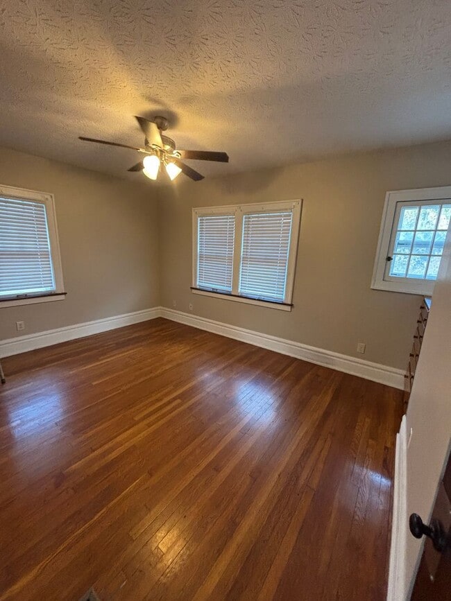 Building Photo - 361 E Northwood Ave