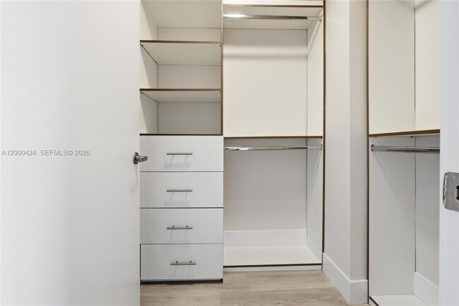 Building Photo - 2505 NE 193rd St