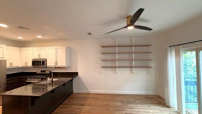 Building Photo - Concord Beautiful 3 bedroom 3 bathroom fully updated townhome, gated community!