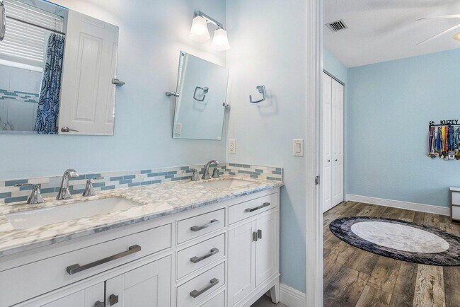 Building Photo - 4675 Manderly Dr