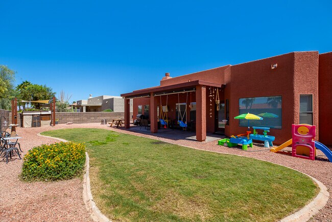 Building Photo - 10213 S Del Rey Dr