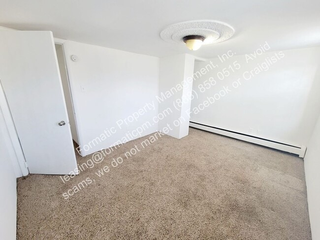 Building Photo - 171 Almond Ln