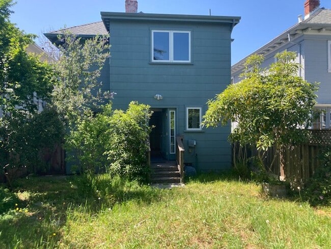 Building Photo - Wonderful Home on a Quiet Street