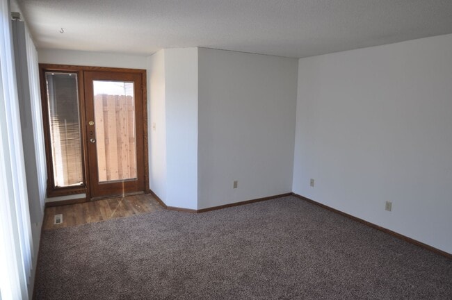 Building Photo - Moorhead Single Family Homes