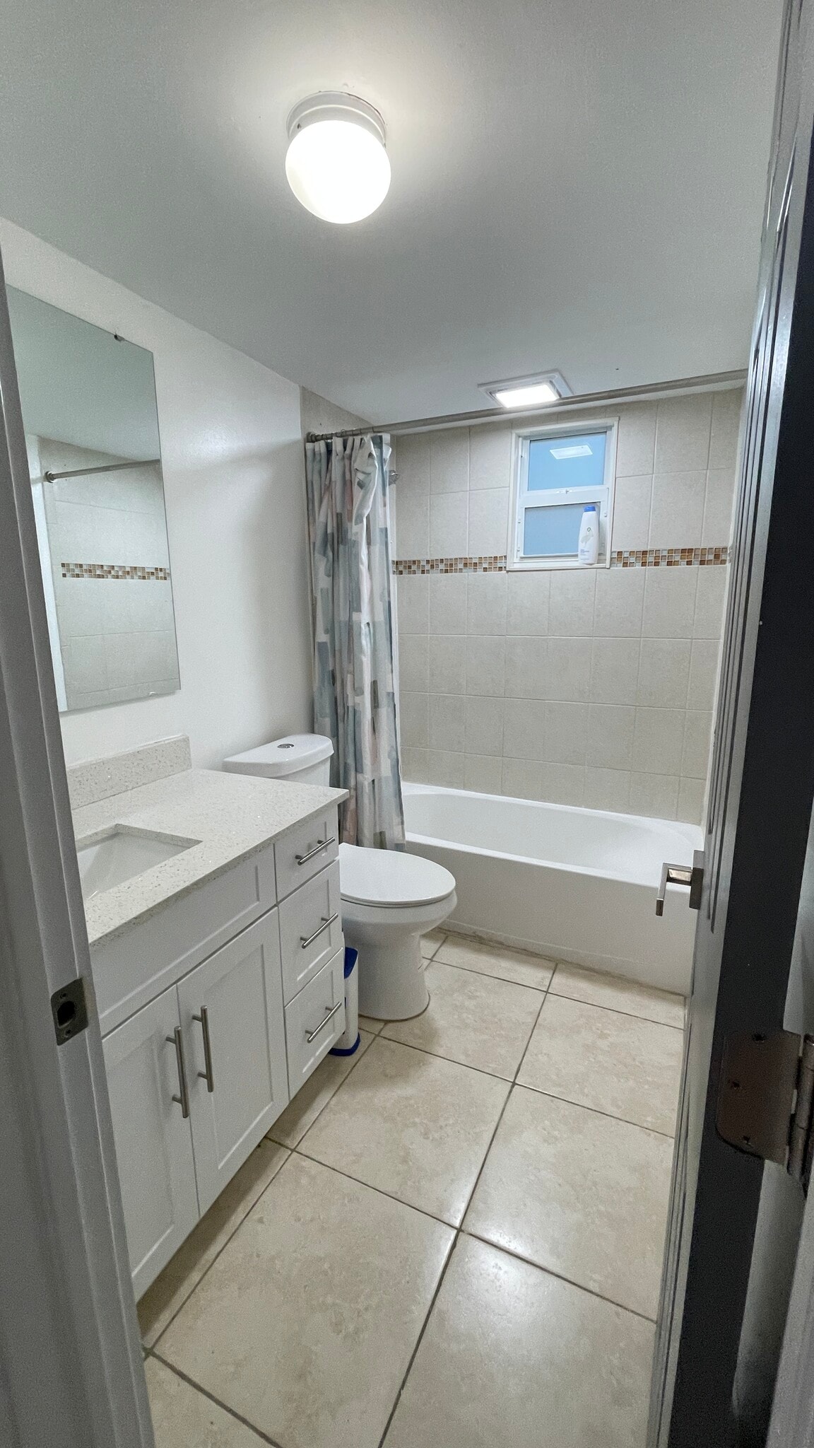 Upstairs bath - 509 Fisherman’s Trail