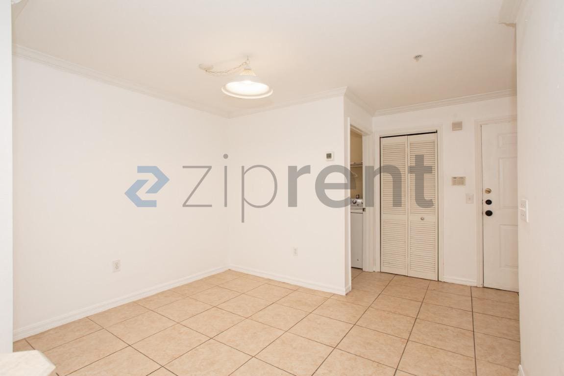 Building Photo - Unit 132