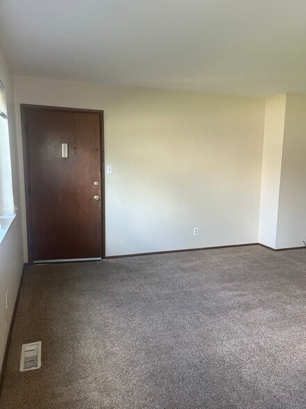 Living room - 9530 Hyde Park Dr