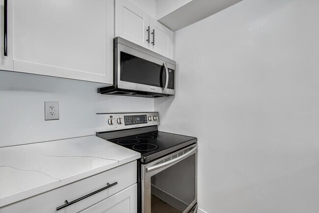 Building Photo - 6043 10th Ave N