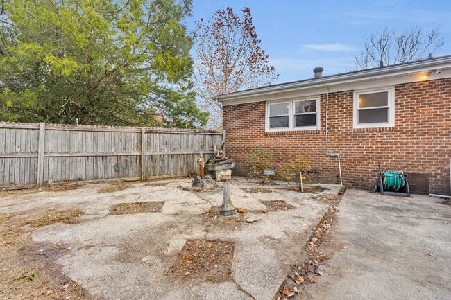 Building Photo - 207 N Nunn St