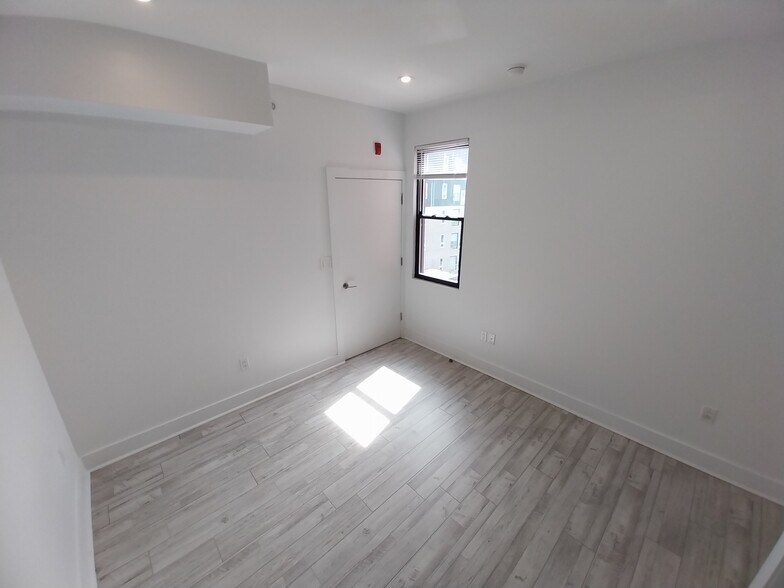 Building Photo - 1169 Hope St