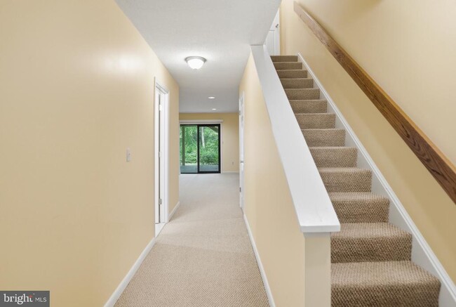 Building Photo - 428 Crane's Roost Ct
