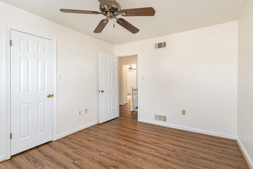 Building Photo - 6280 Spring Knoll Dr