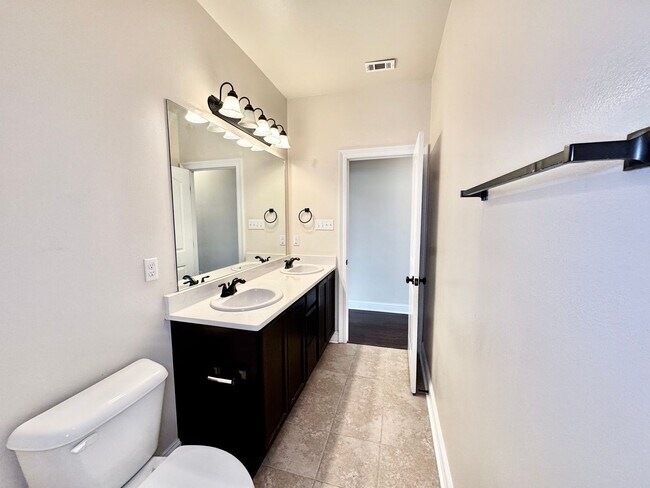 Building Photo - 4 Bedroom House Located in Prairieville with Spacious Rooms and a Large Backyard
