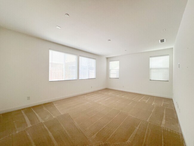 Building Photo - Spacious 4 Bd 3 Bath Home in Elk Grove