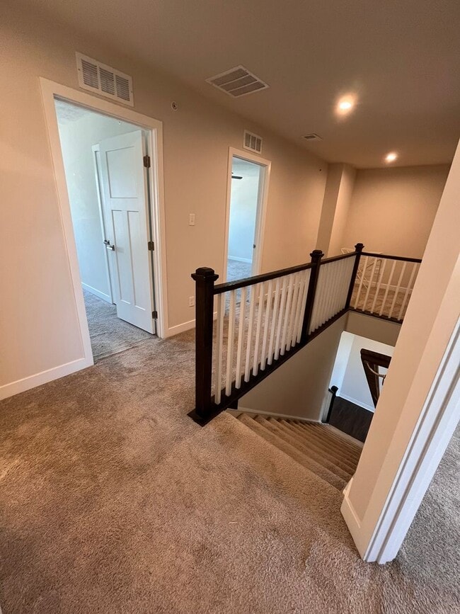 Building Photo - 437 Greenwood Dr