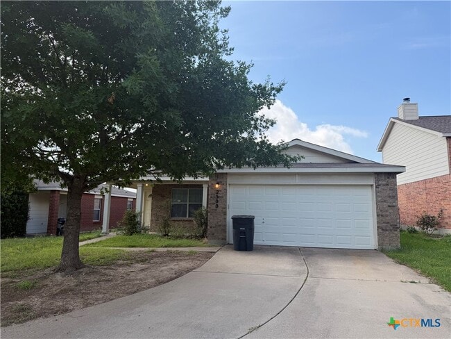 Building Photo - 2300 Maedell Dr