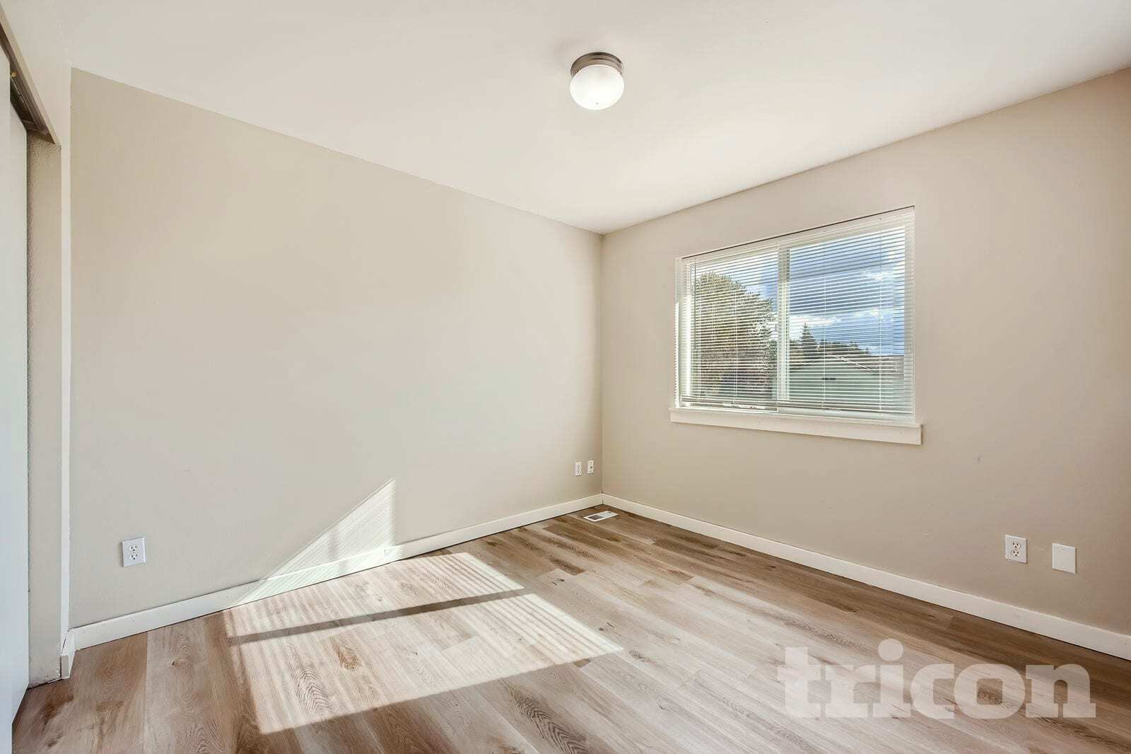 Building Photo - 1222 193rd St E