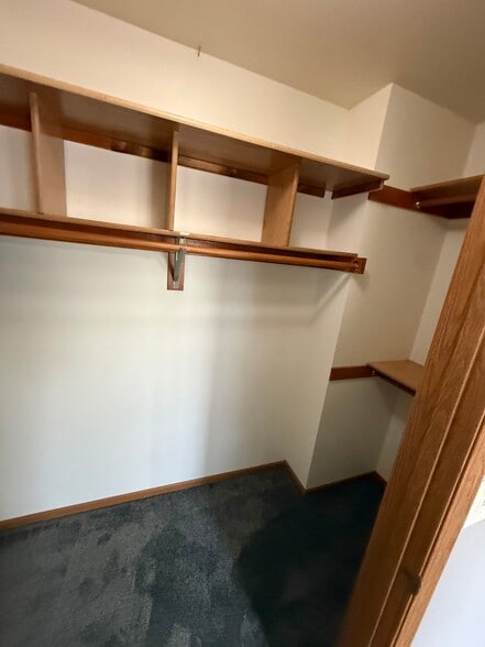 Bd2 closet - 1350 Sunnydale Cir