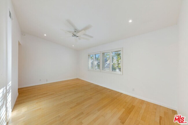 Building Photo - 6515 Dume Dr