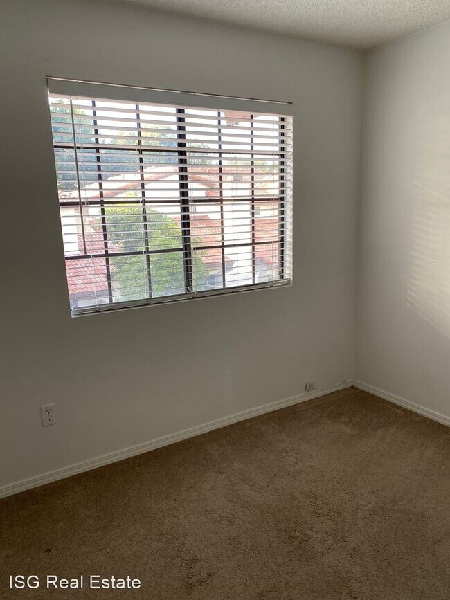 Building Photo - 3 br, 2.5 bath House - 1537 Apache Dr. Unit D
