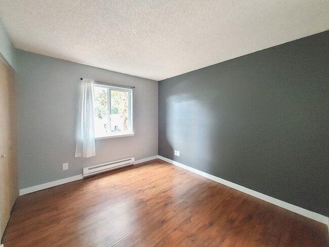 Building Photo - Halloween SPECIAL! Ground Floor Two Bedroom!