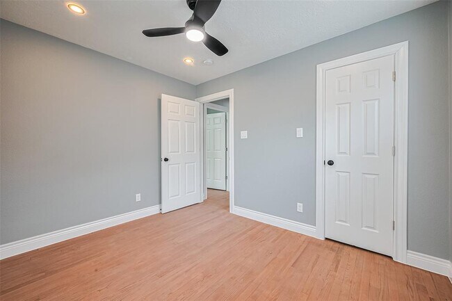 Building Photo - 2219 Raspberry Ln