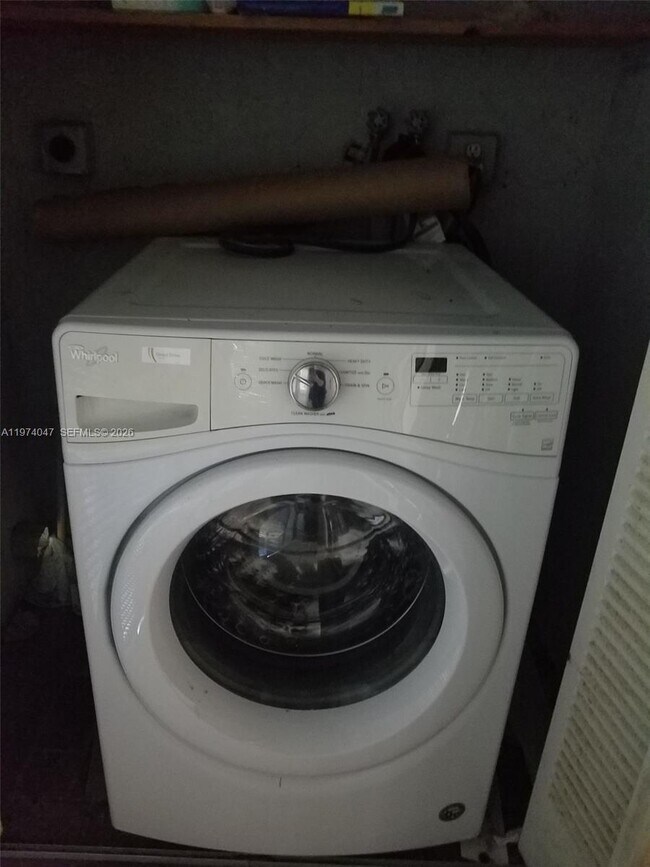 Building Photo - 426 NE 210th Cir Terrace