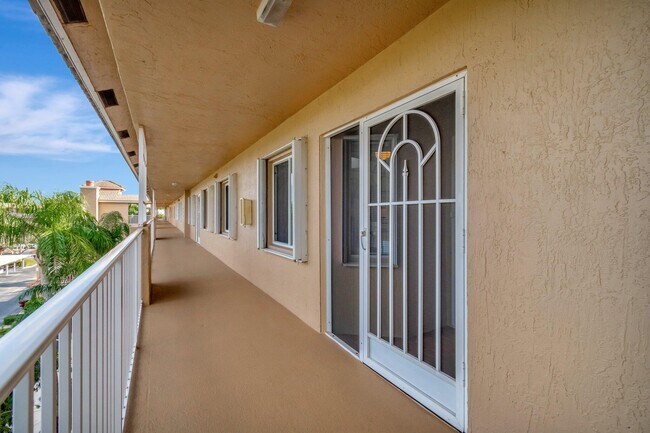 Building Photo - 5810 Crystal Shores Dr