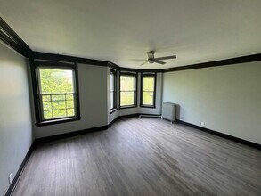 Building Photo - 6360 S Greenwood Ave