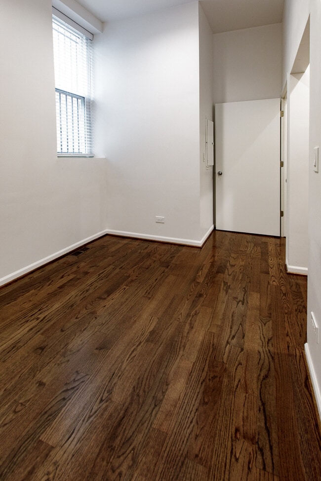 Building Photo - 2216 W Taylor St