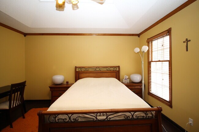 Building Photo - 4 Bed Home Premium Fixtures