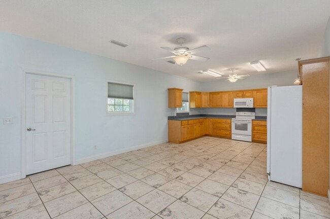 Building Photo - 322 Crescent Dr