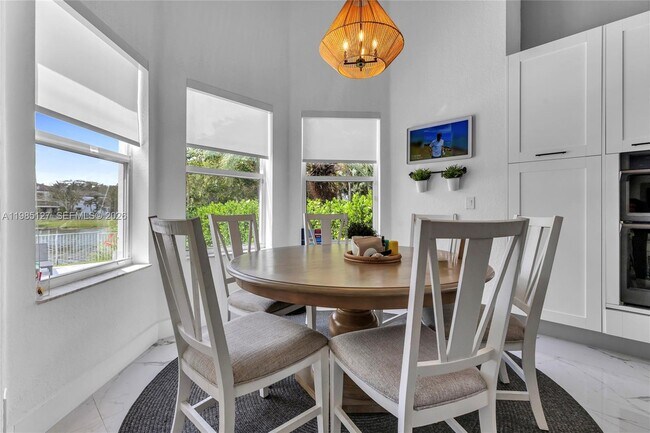 Building Photo - 4904 SW 166th Ave