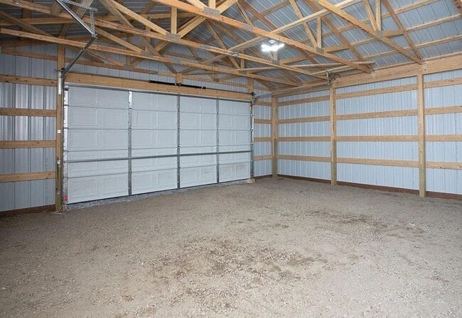 Building Photo - Private 19-Acre Retreat Minutes from Billings & Laurel