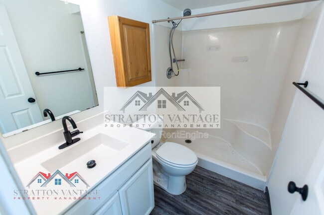 Building Photo - 2526 E Juanita Ave