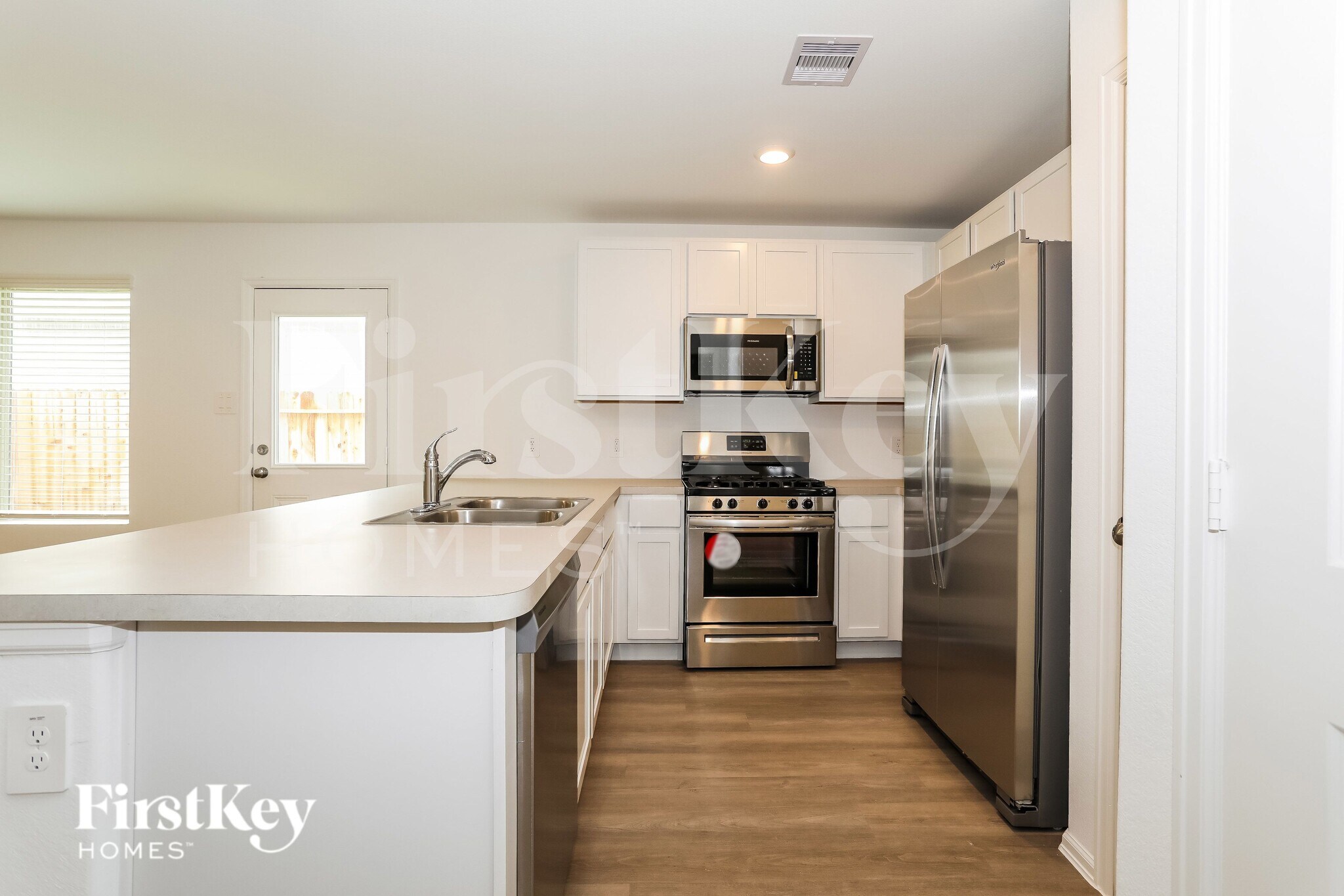 Building Photo - 423 Jewett Meadow Dr