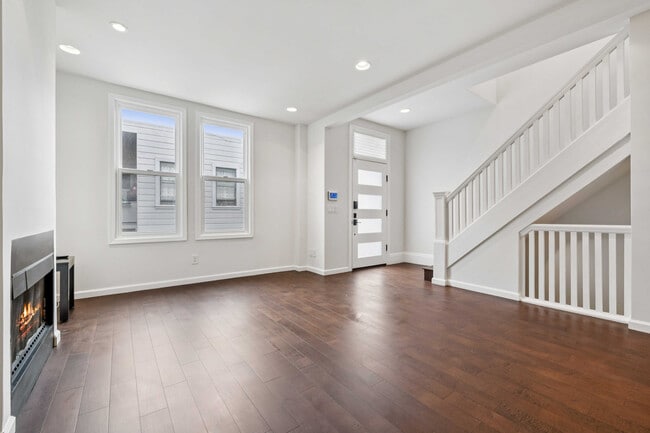 Building Photo - 971 Filbert St
