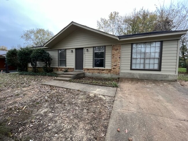 Primary Photo - Renovated 4 Bedroom 1 Bath Home for Rent!