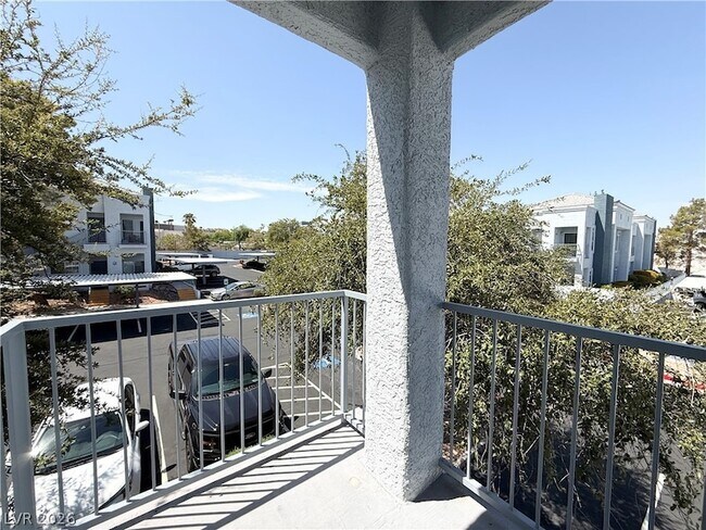 Building Photo - 2201 Ramsgate Dr