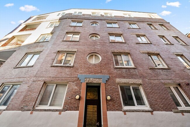 Building Photo - 19 Wiget St