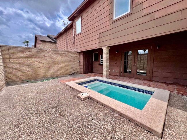 Building Photo - 207 Martingale