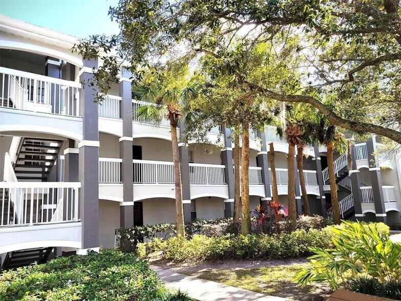 Building Photo - 14036 Fairway Island Dr
