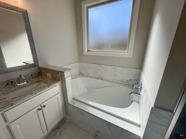 Building Photo - 111 Meyers Lake Dr