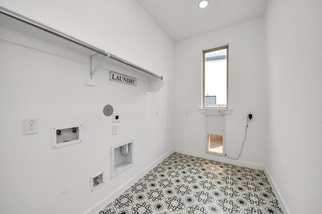 Building Photo - 7410 Blue Finch Ln
