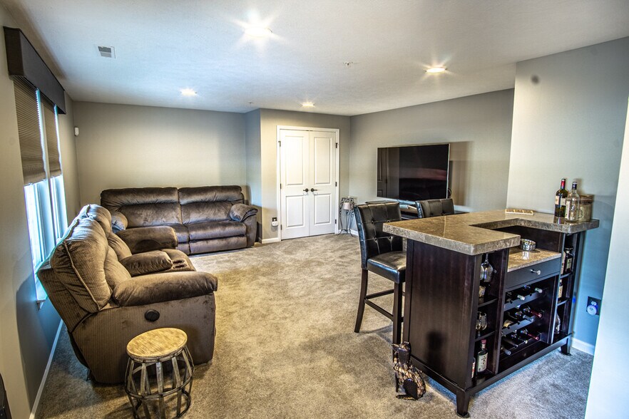 Building Photo - 4056 Overview Dr